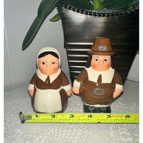 Thanksgiving Salt and Pepper Pilgrim Shakers Publix 2014 - Picture 1 of 5